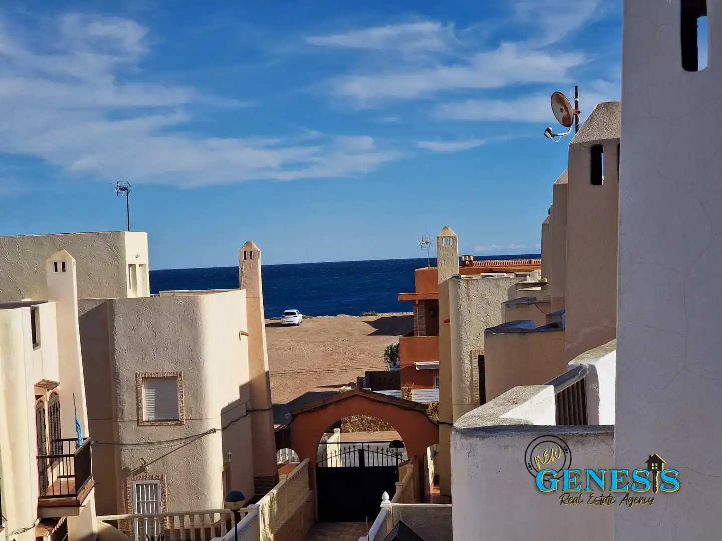 Vista exterior de Casa adosada en venda en Torrevieja amb Aire condicionat, Terrassa i Traster