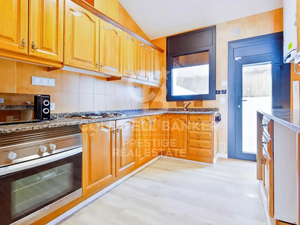 Kitchen of Houses for sale in Esplugues de Llobregat