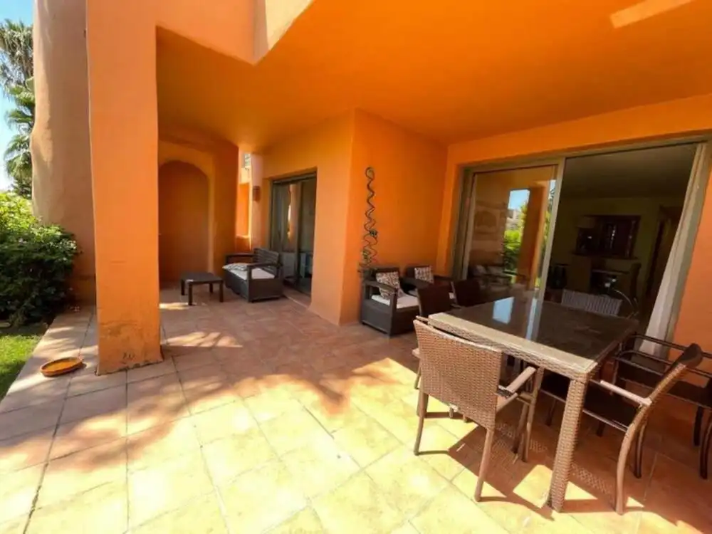 Terrasse von Erdgeschoss zur Miete in Estepona mit Klimaanlage, Terrasse und Schwimmbad
