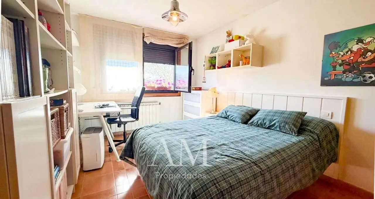 Habitación de Casa o chalet en venta en Vigo  con Calefacción, Jardín privado y Terraza