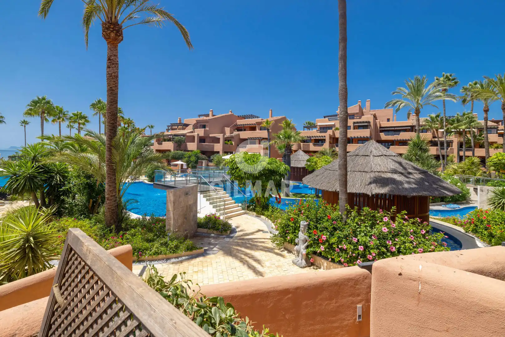 Vista exterior de Planta baja en venta en Estepona con Calefacción, Jardín privado y Trastero