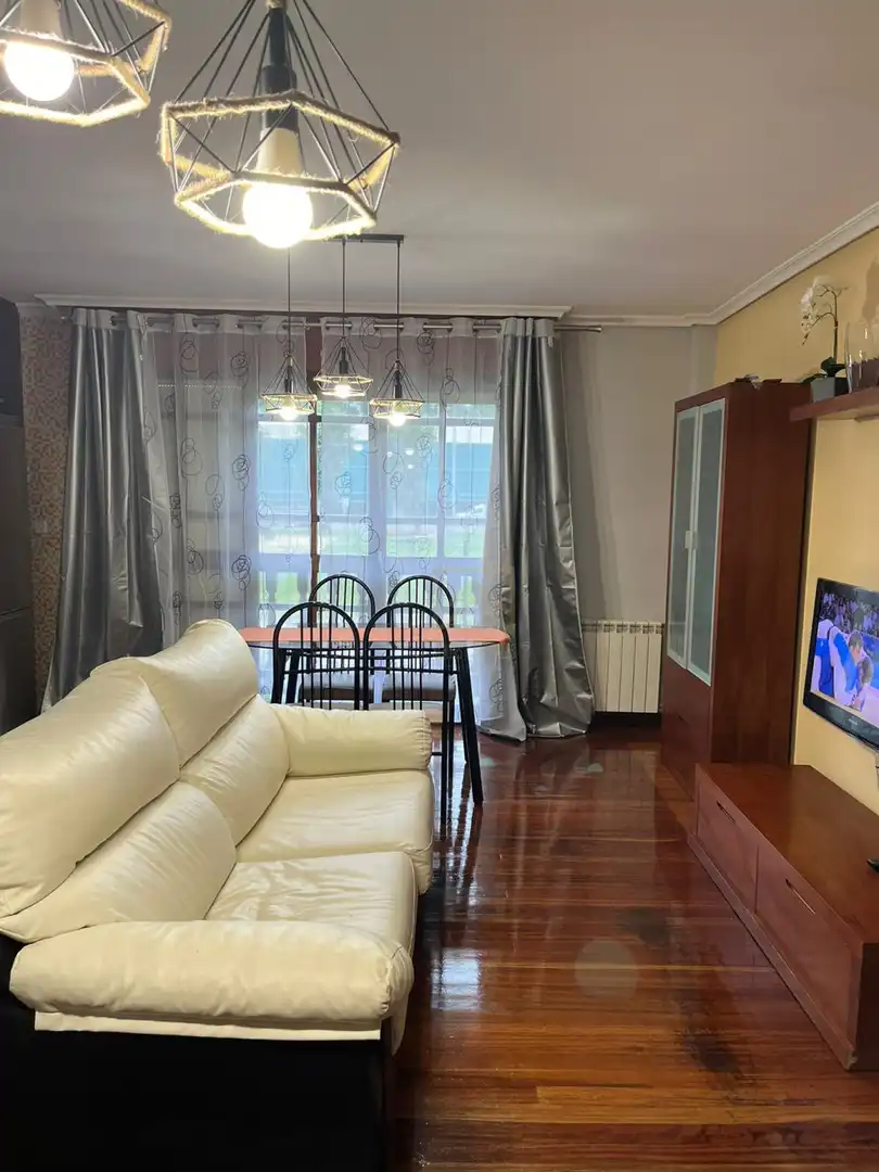 Sala d'estar de Pis de lloguer en Cartes amb Calefacció, Jardí privat i Parquet