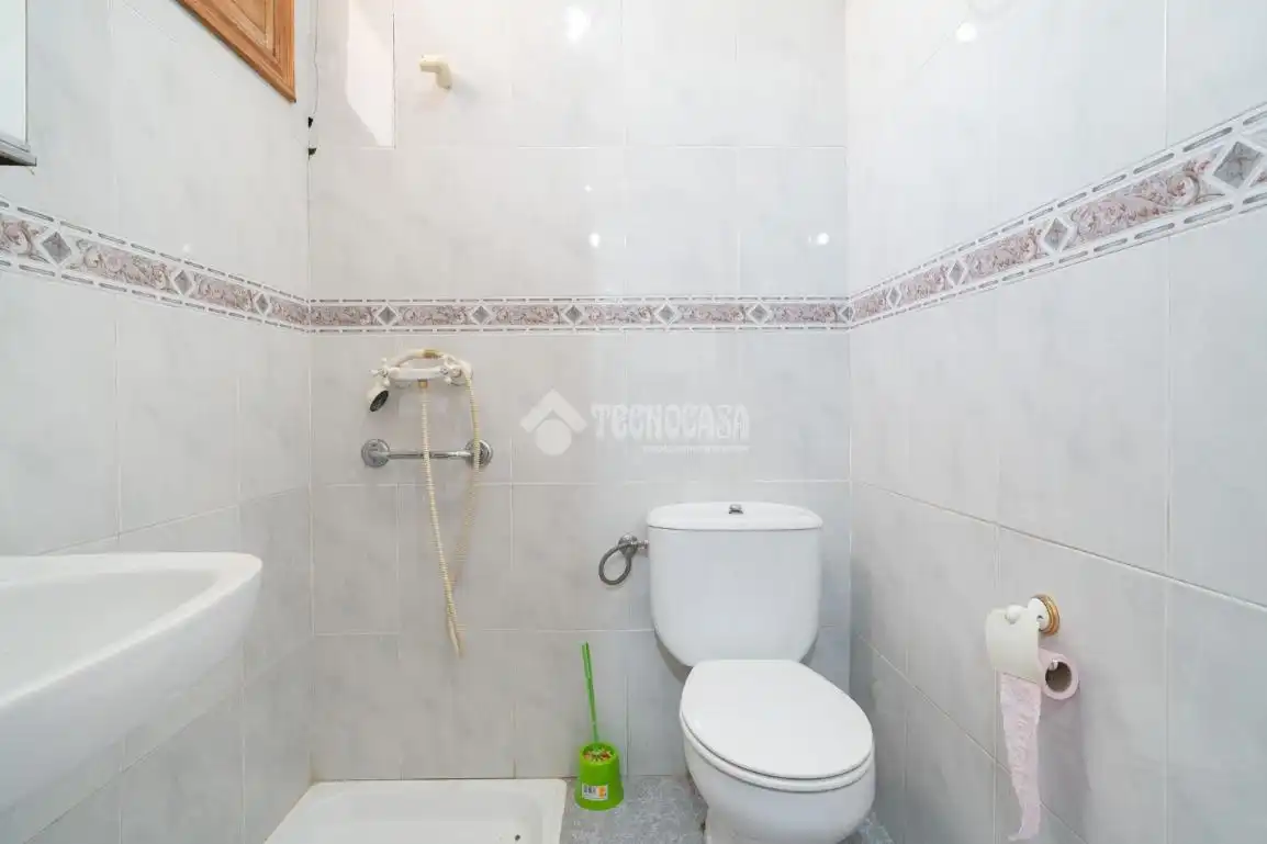 Badezimmer von Einfamilien-Reihenhaus zum Verkauf in Padul