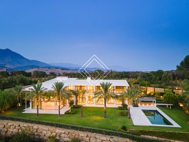 Casa amb piscina en venda a Casares pueblo