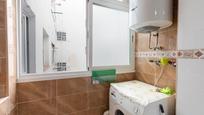 Bathroom of Flat for sale in  Granada Capital  with Terrace and Balcony