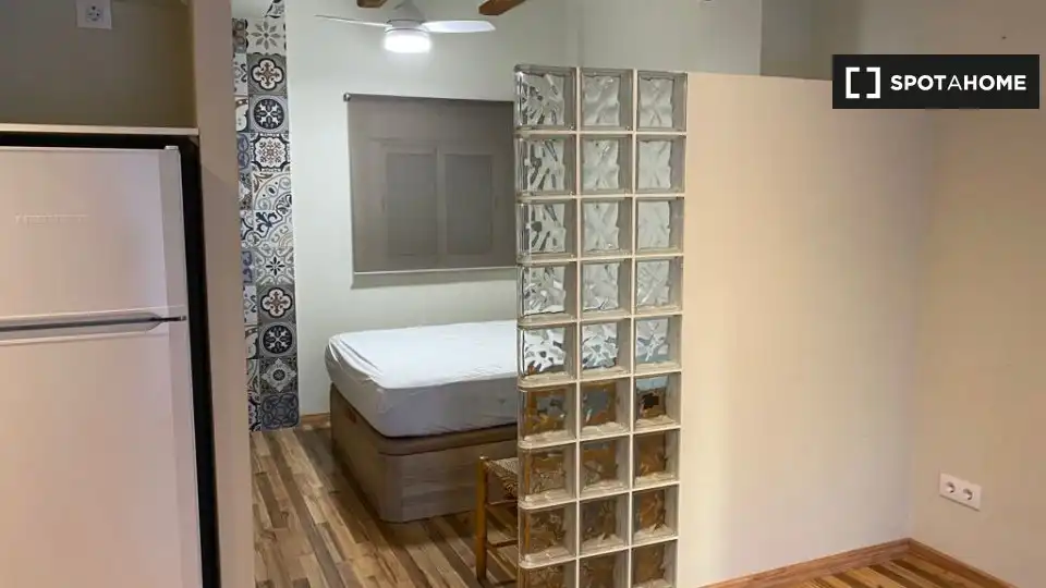Flat with terrace to rent in Extramurs, imagen 9