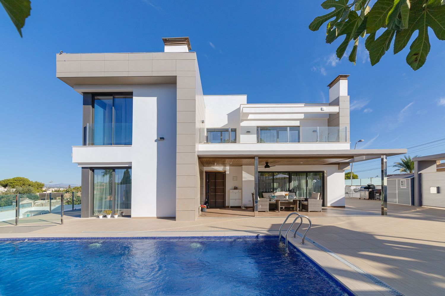 Vista exterior de Casa o chalet en venta en Torrevieja con Aire acondicionado, Calefacción y Jardín privado