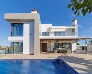 Vista exterior de Casa o xalet en venda en Torrevieja amb Aire condicionat, Calefacció i Jardí privat