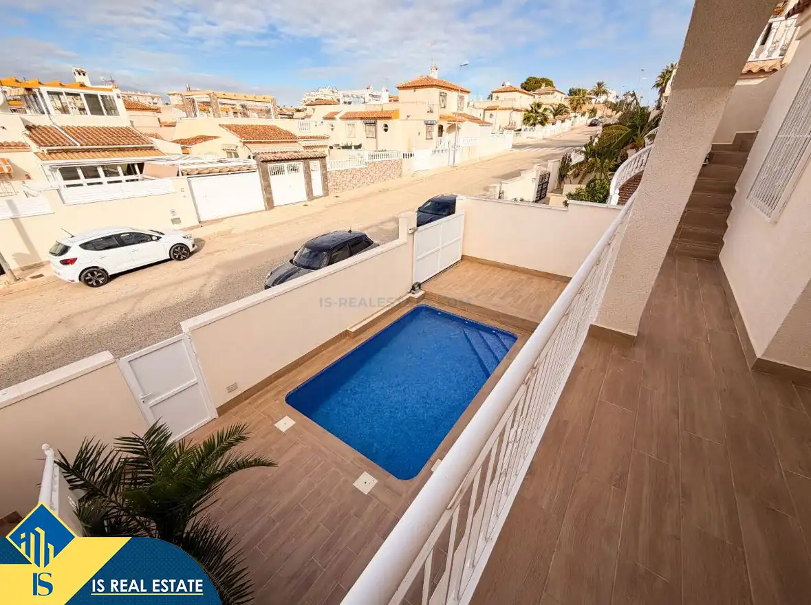Piscina de Casa o chalet en venta en Torrevieja con Aire acondicionado, Calefacción y Jardín privado