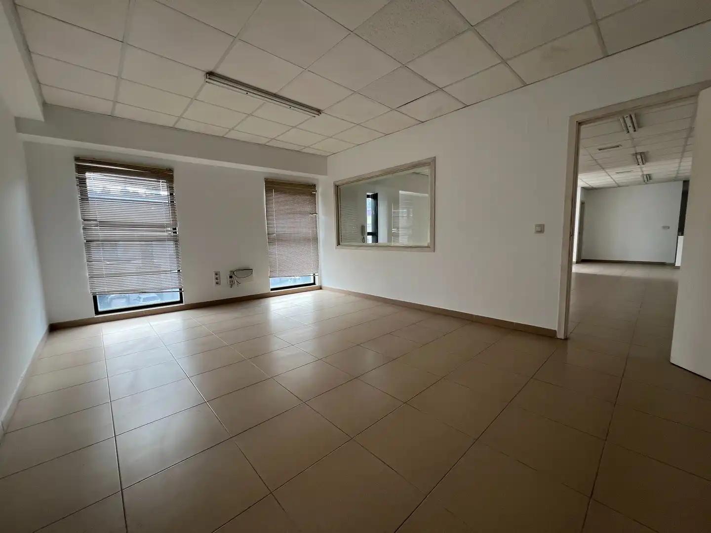 Nau industrial de lloguer en Ames amb Alarma