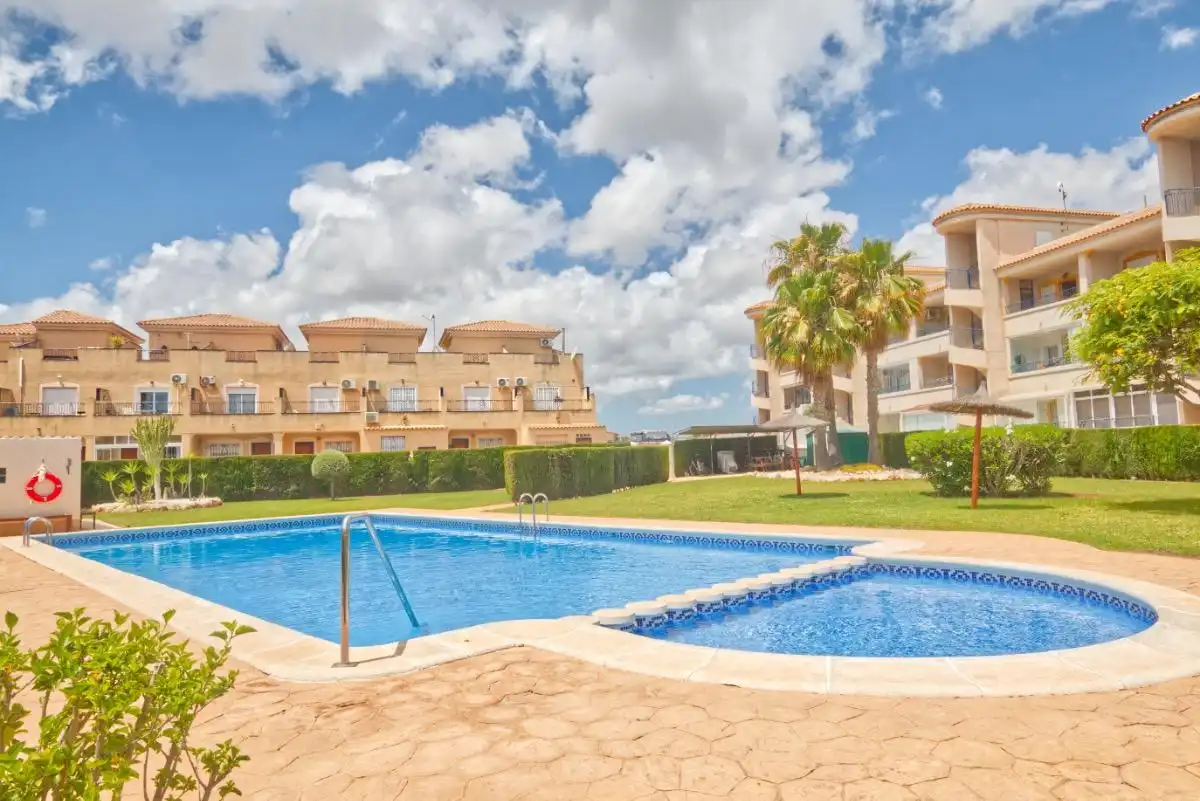 Piscina de Apartamento en venta en Orihuela con Aire acondicionado, Terraza y Amueblado
