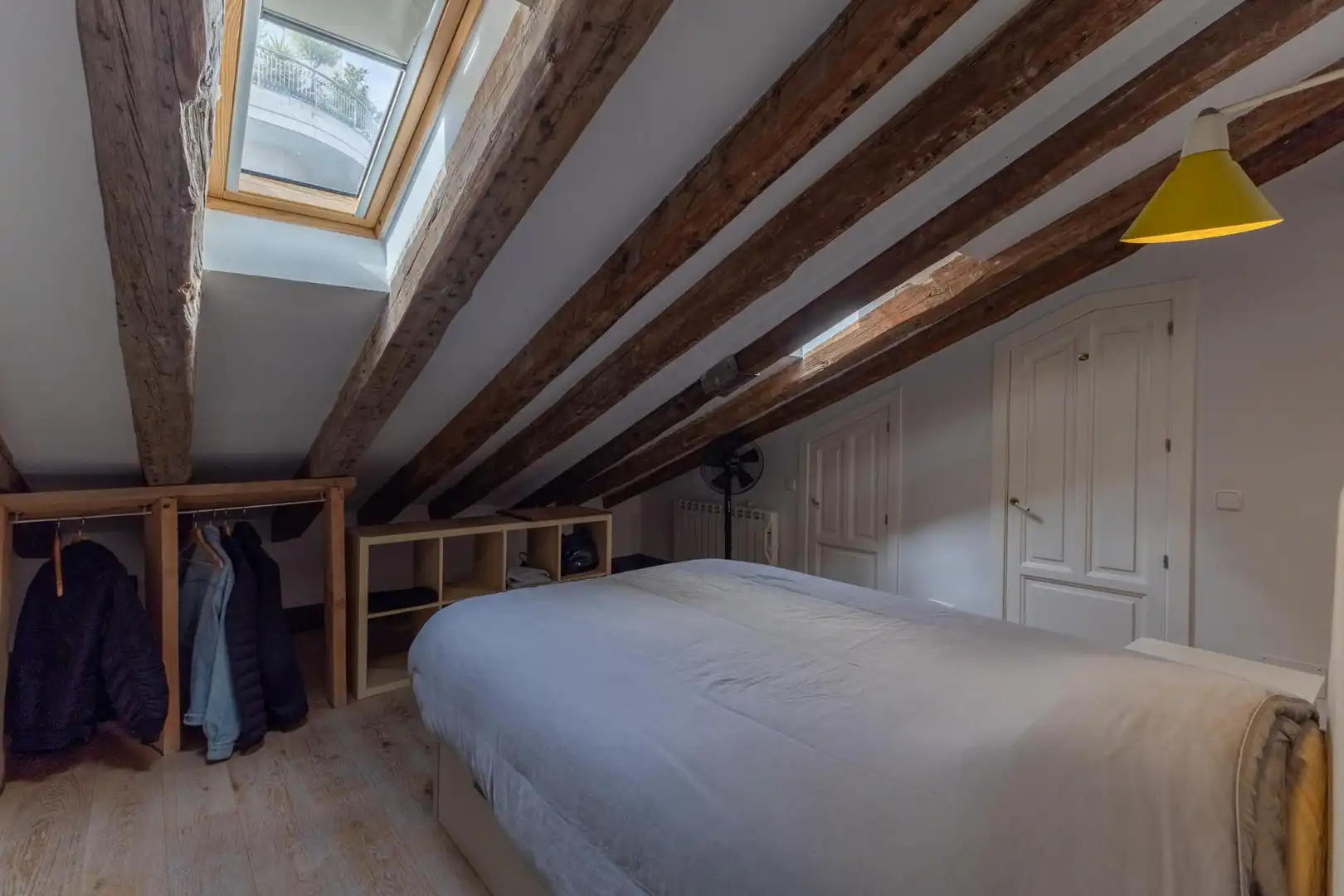 Schlafzimmer von Wohnungen zur Miete in Madrid mit Klimaanlage, Heizung und Möbliert