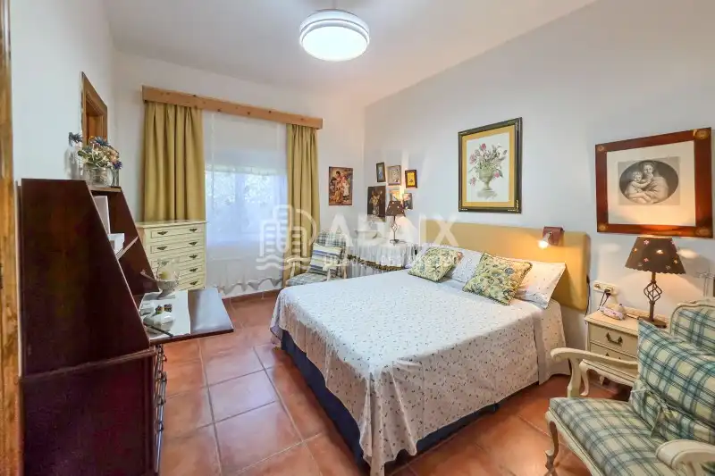 Habitación de Finca rústica en venta en Úbeda con Terraza, Trastero y Balcón