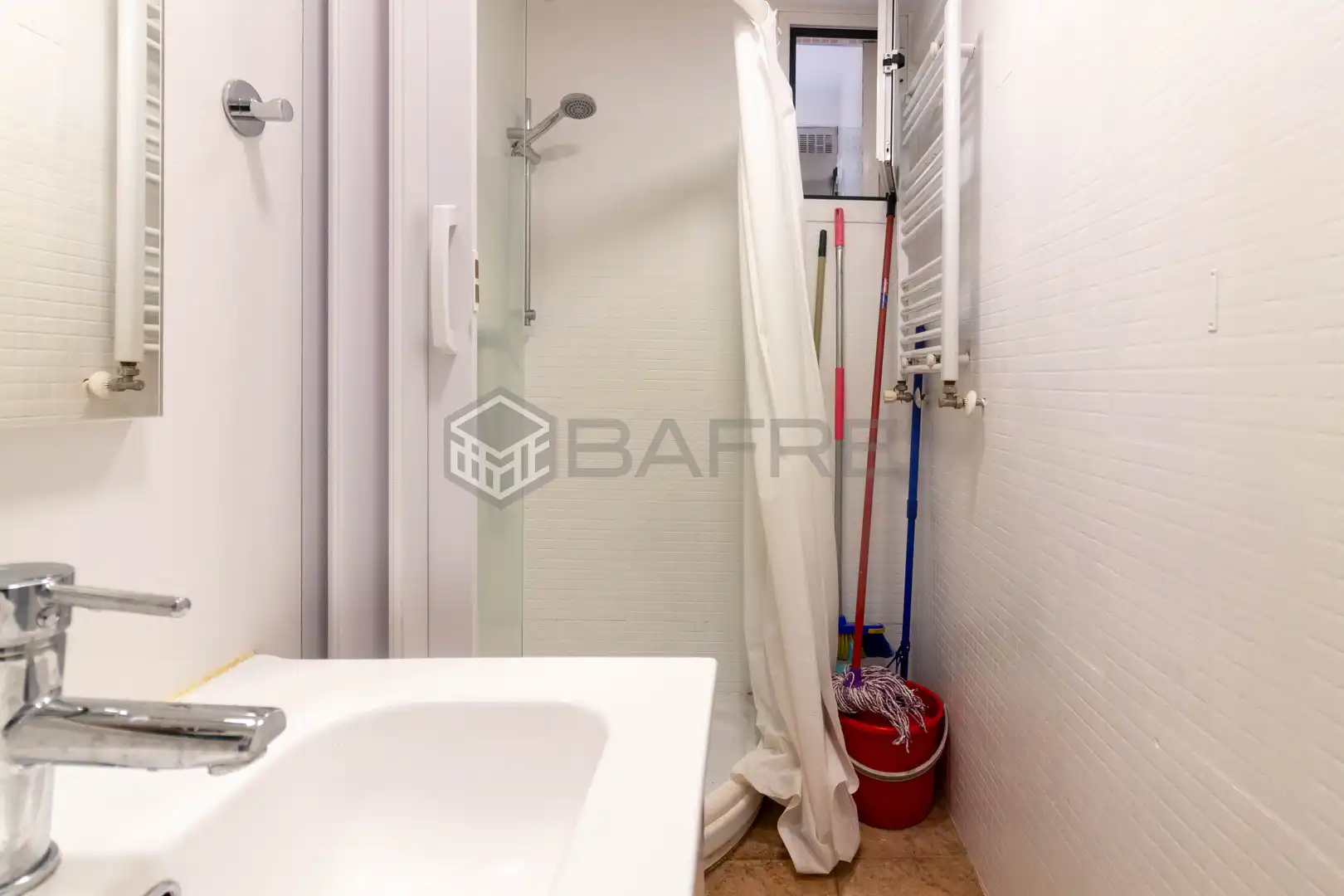 Bathroom of Flat for sale in Madrid  with Air Conditioner