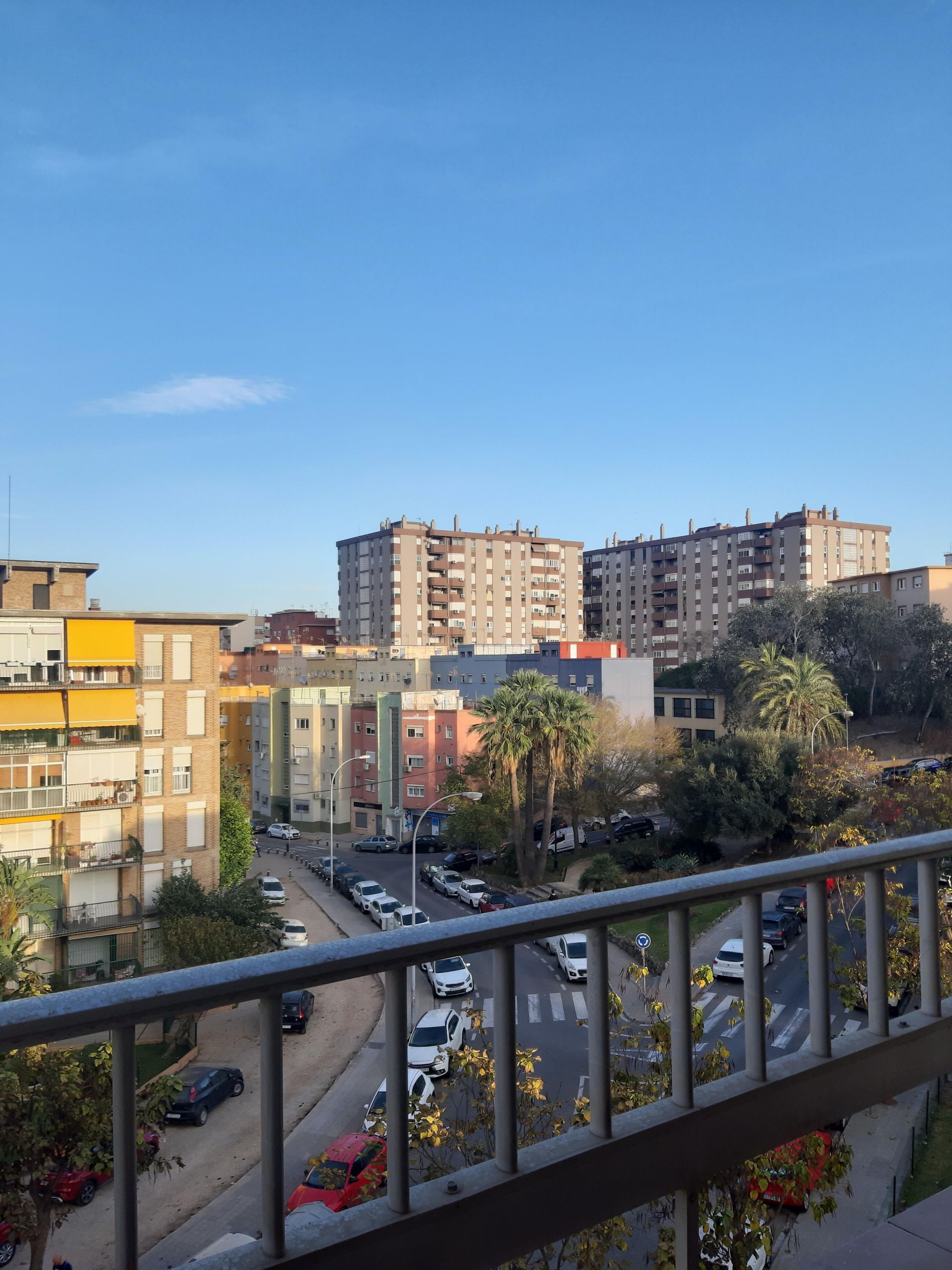 Vista exterior de Pis de lloguer en Algeciras amb Aire condicionat i Moblat