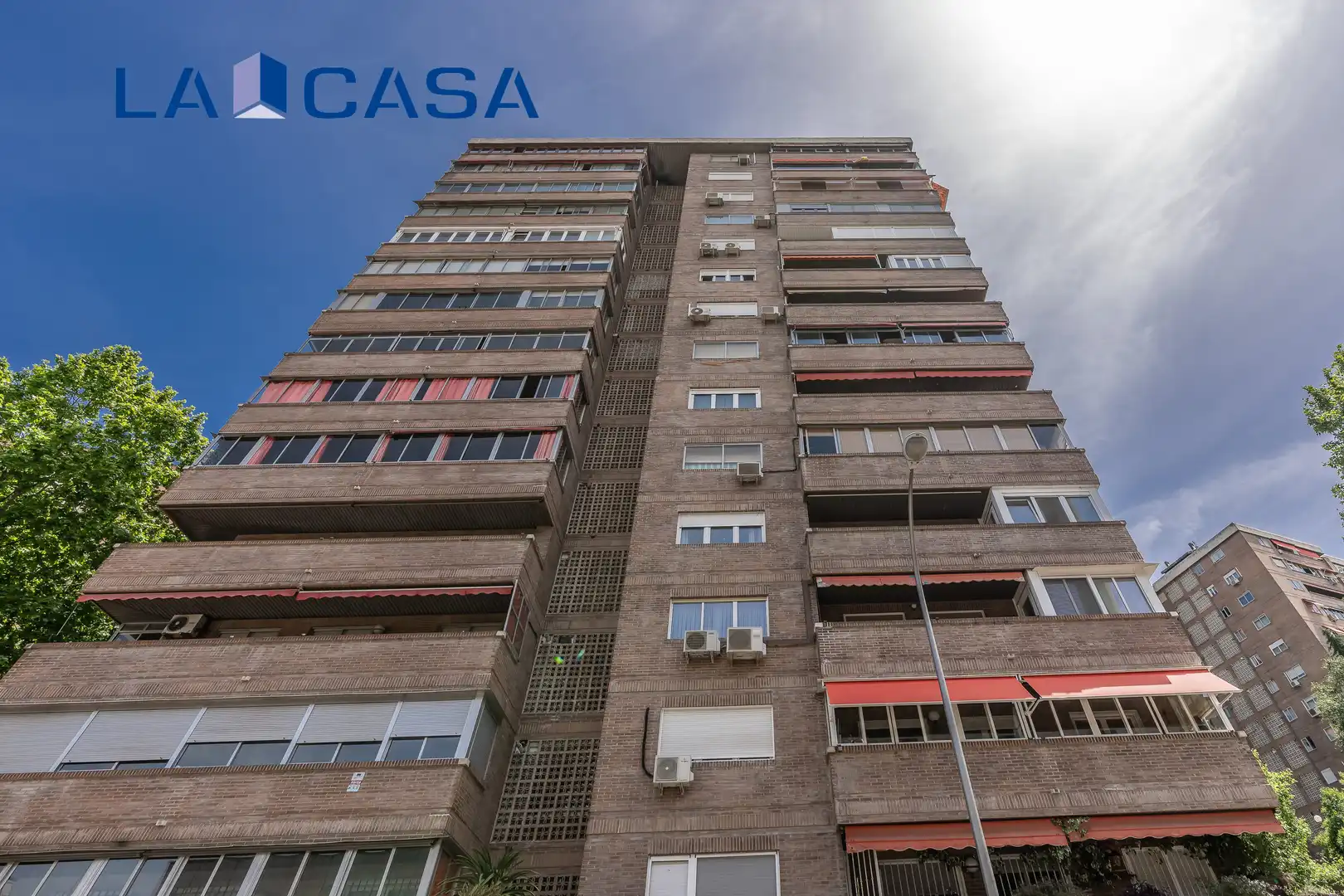 Vista exterior de Pis en venda en Madrid amb Calefacció, Terrassa i Piscina