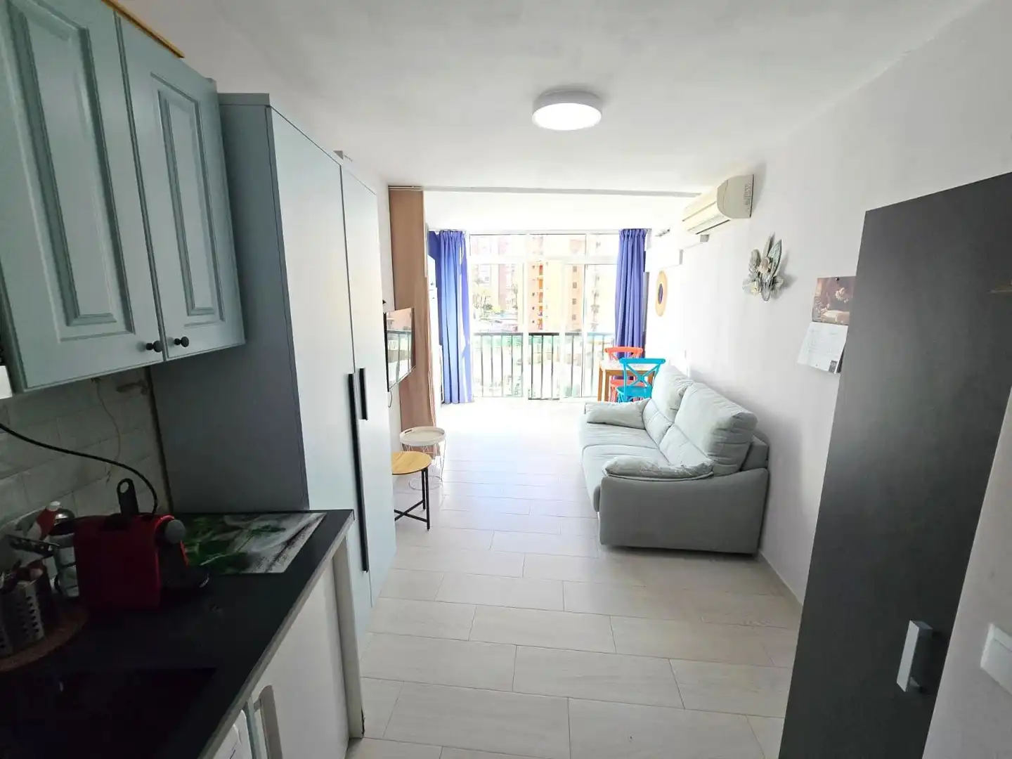 Habitación de Piso en venta en Benidorm con Aire acondicionado, Jardín privado y Piscina comunitaria