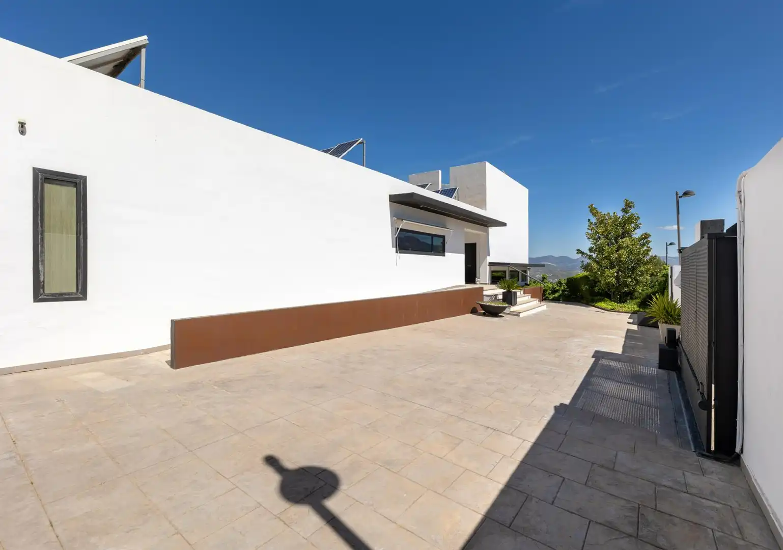 Vista exterior de Casa o xalet en venda en La Zubia amb Aire condicionat, Calefacció i Jardí privat