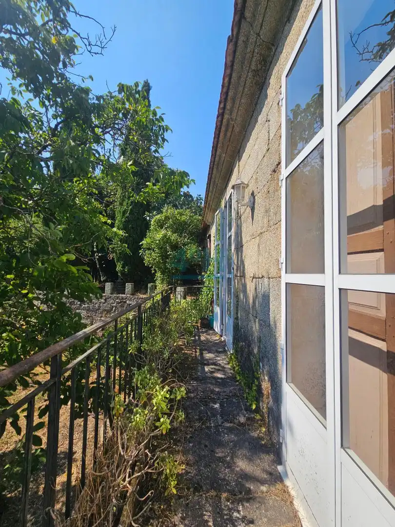 Vista exterior de Finca rústica en venta en Beade  con Jardín privado y Amueblado