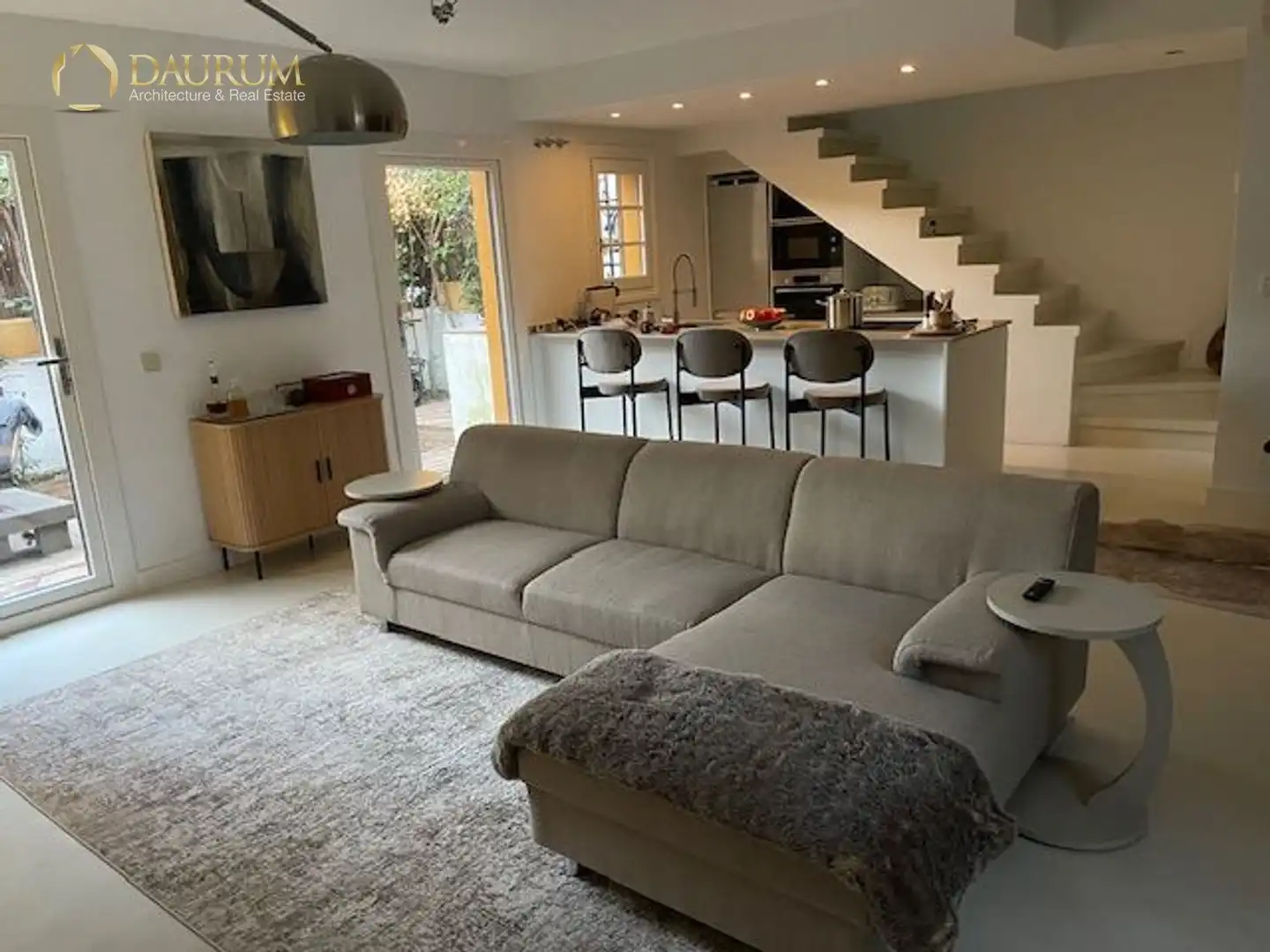 Sala de estar de Casa adosada en venta en Marbella con Aire acondicionado, Calefacción y Terraza
