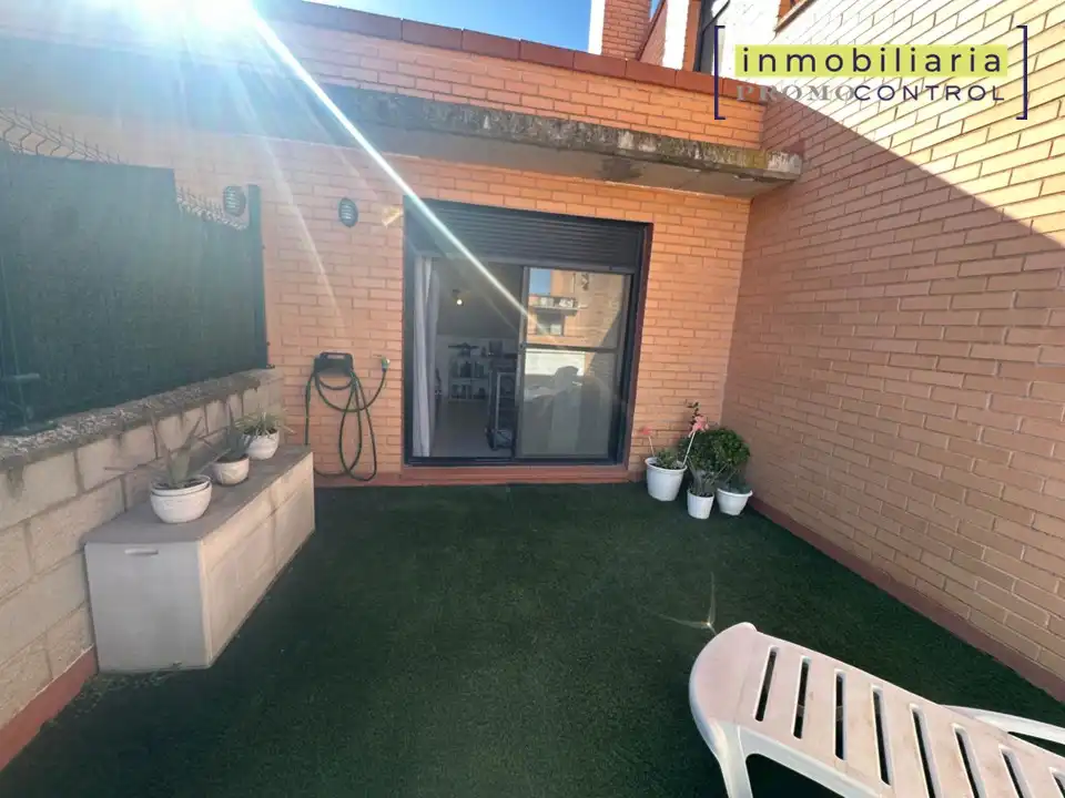 Terrassa de Casa adosada en venda en Zuera amb Calefacció, Jardí privat i Terrassa