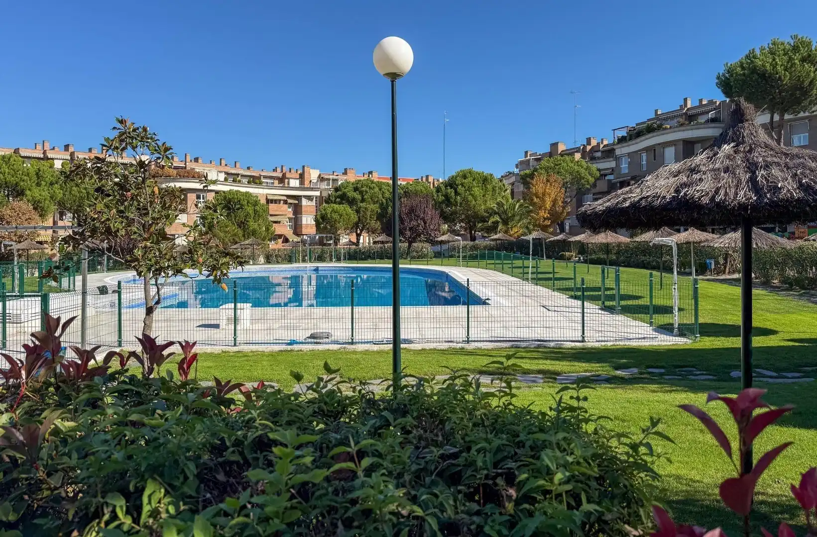 Piscina de Pis en venda en Rozas Centro