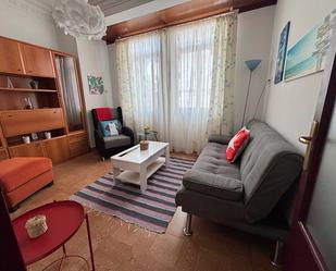 Sala d'estar de Pis de lloguer en Ferrol amb Calefacció, Parquet i Moblat