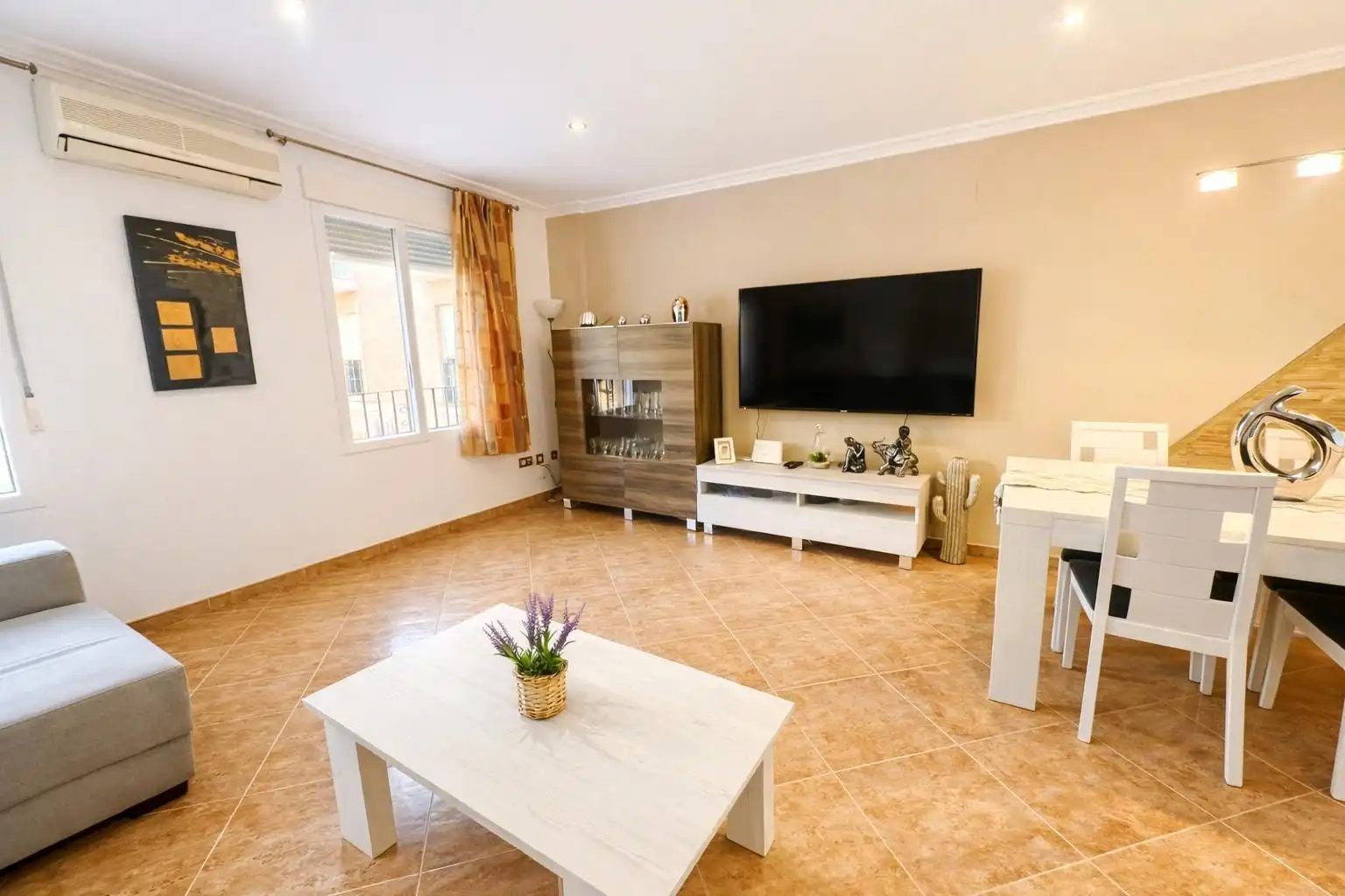 Sala d'estar de Casa adosada en venda en Sagunto / Sagunt amb Aire condicionat, Calefacció i Terrassa
