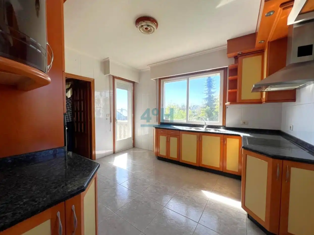 Cocina de Casa o chalet en venta en Barbadás con Calefacción, Jardín privado y Terraza