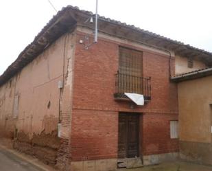 Außenansicht von Country house zum verkauf in Toral de los Guzmanes mit Heizung und Privatgarten