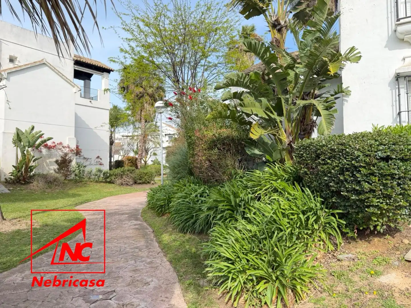 Vista exterior de Piso en venta en Chipiona con Aire acondicionado, Trastero y Piscina