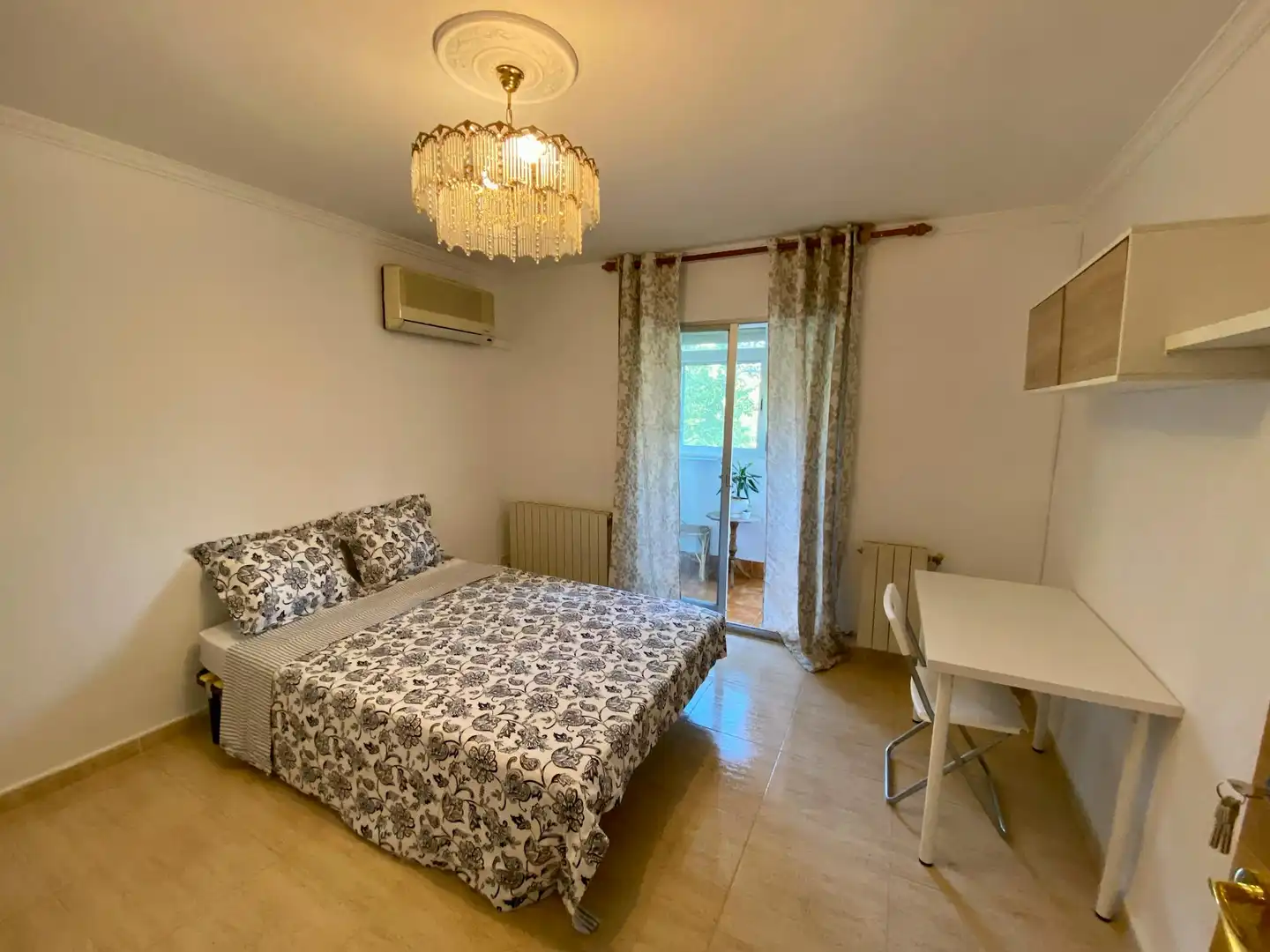 Bedroom of Flat for share in Madrid  with Air Conditioner, Heating and Washing machine
