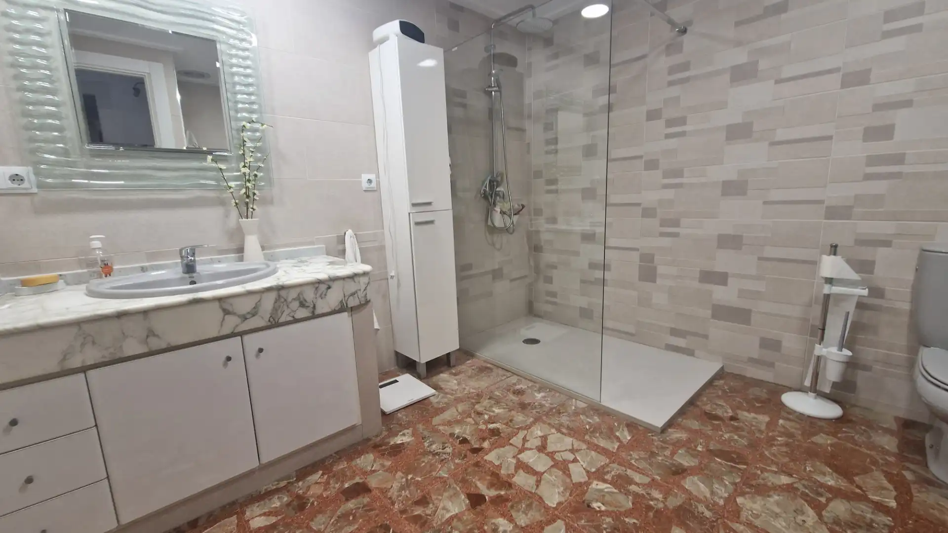 Baño de Casa adosada en venta en Pineda de Mar con Aire acondicionado, Calefacción y Jardín privado