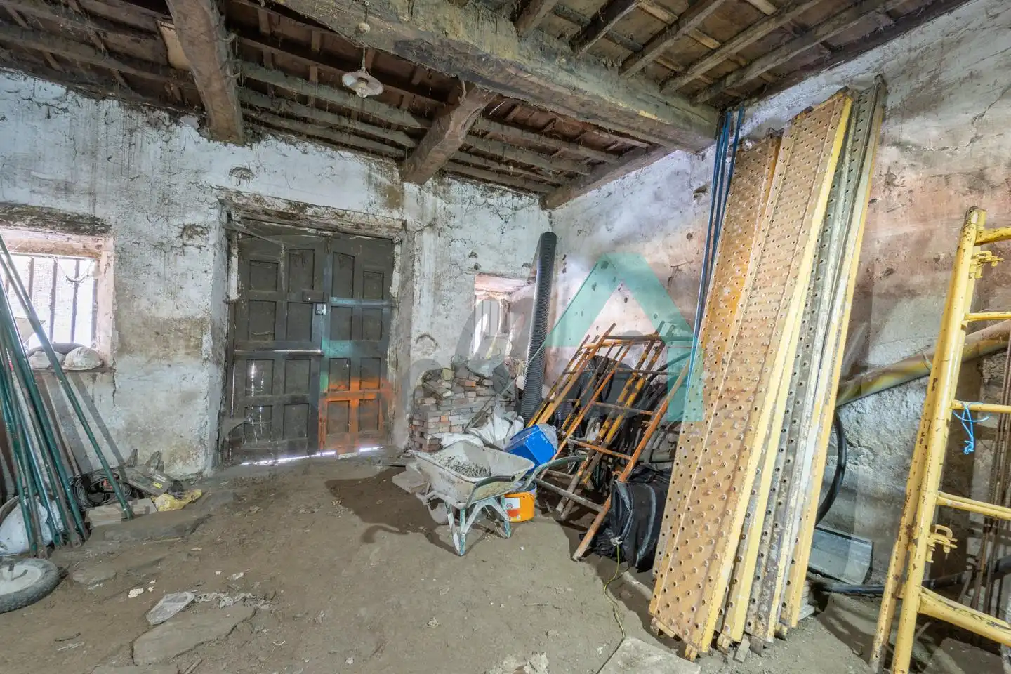 Casa adosada en venta en Quirós con Parquet y Trastero