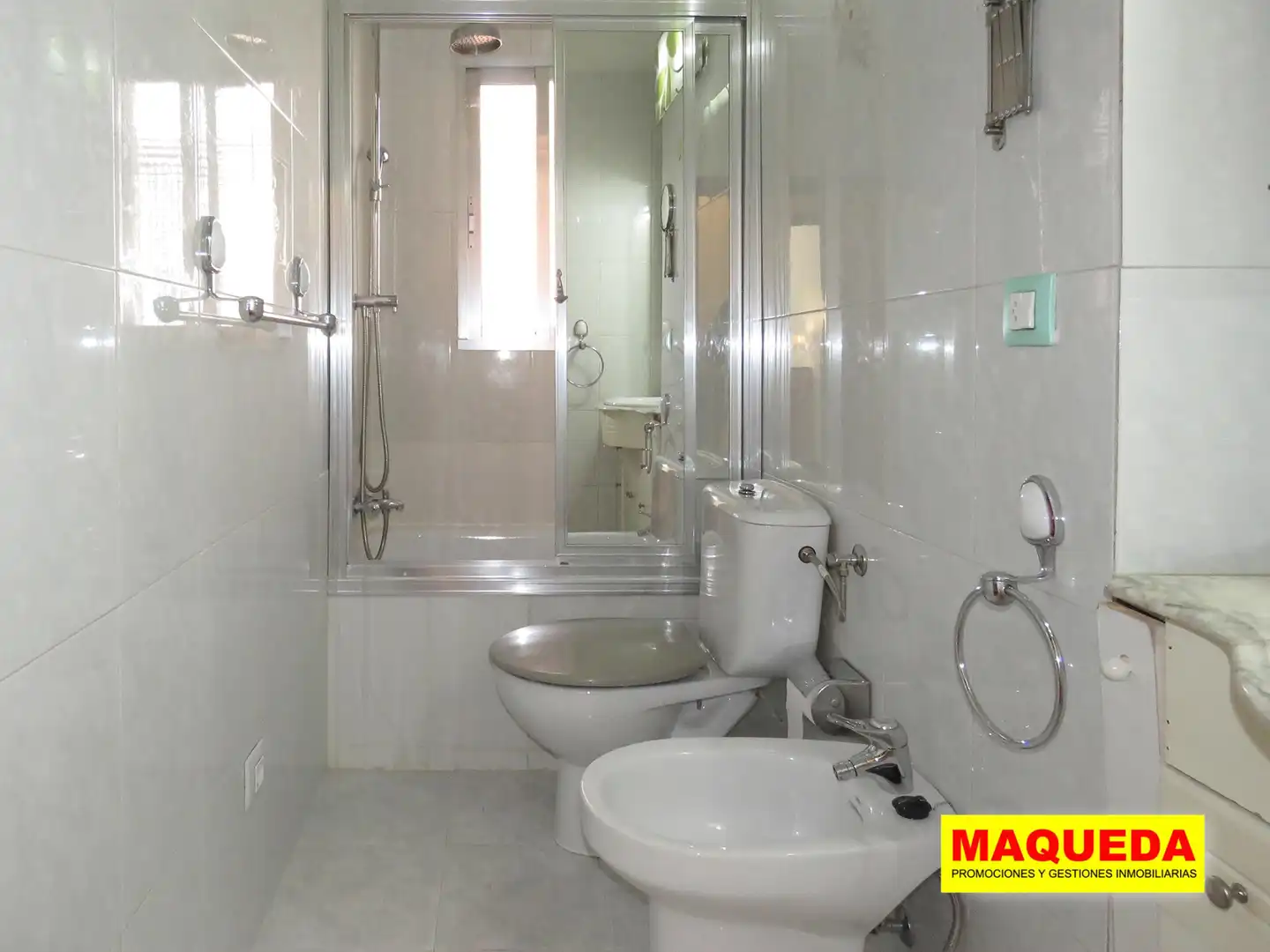 Badezimmer von Wohnung zum Verkauf in Alcorcón mit Klimaanlage, Parkett und Terrasse