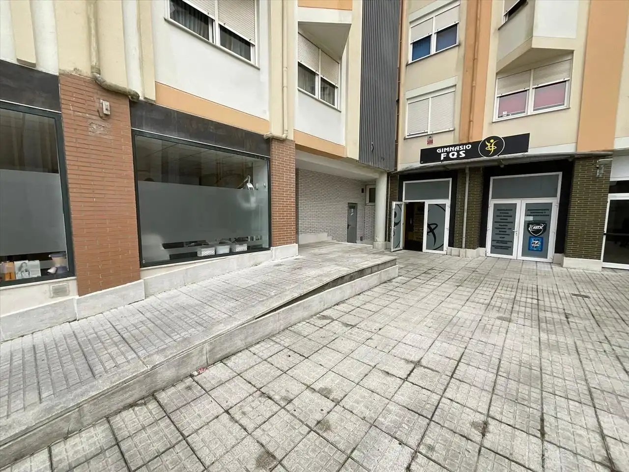 Commercial properties for sale in KRYSTAL PARC.PEÑA ROCIAS URB. BEZANA LAGO UAU-1 C/, Bezana - Prezanes