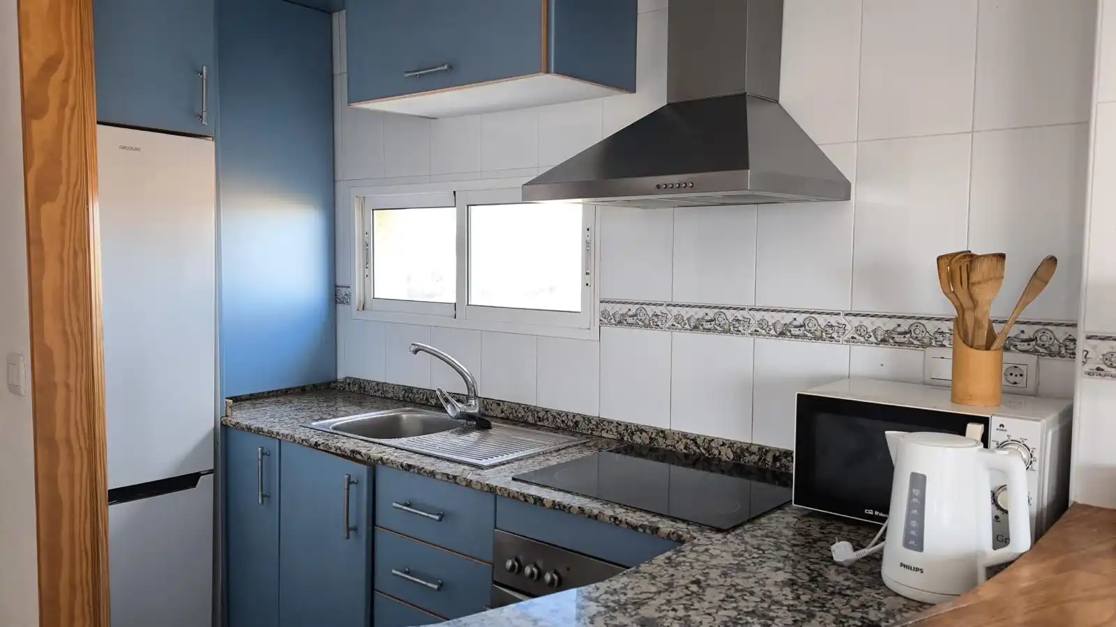 Cuina de Apartament de lloguer en Cartagena amb Aire condicionat, Piscina i Moblat