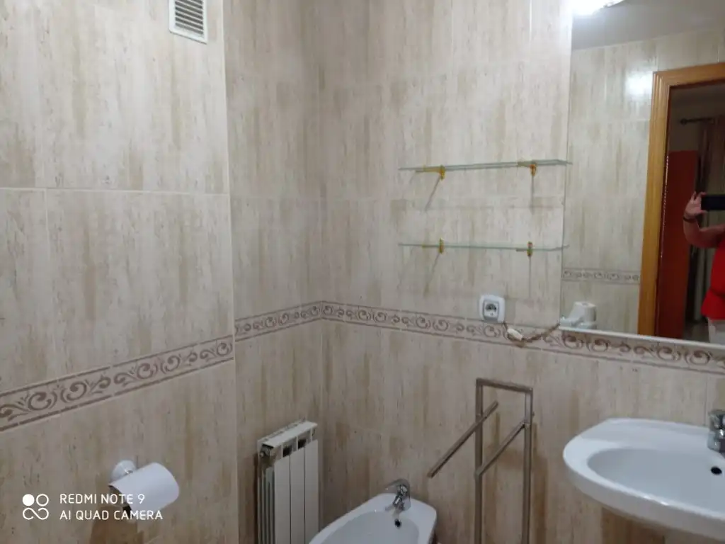 Bathroom of Flat for rent in Granada