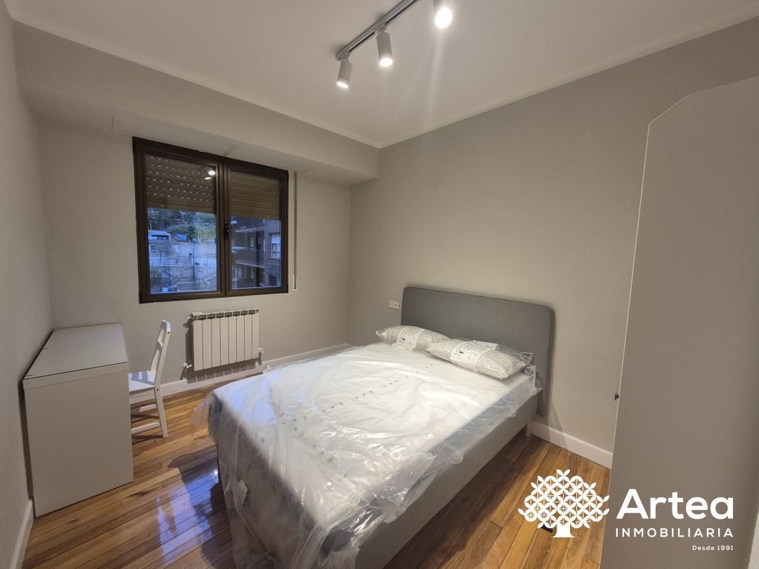 Dormitori de Pis de lloguer en Bilbao  amb Calefacció, Forn i Rentadora