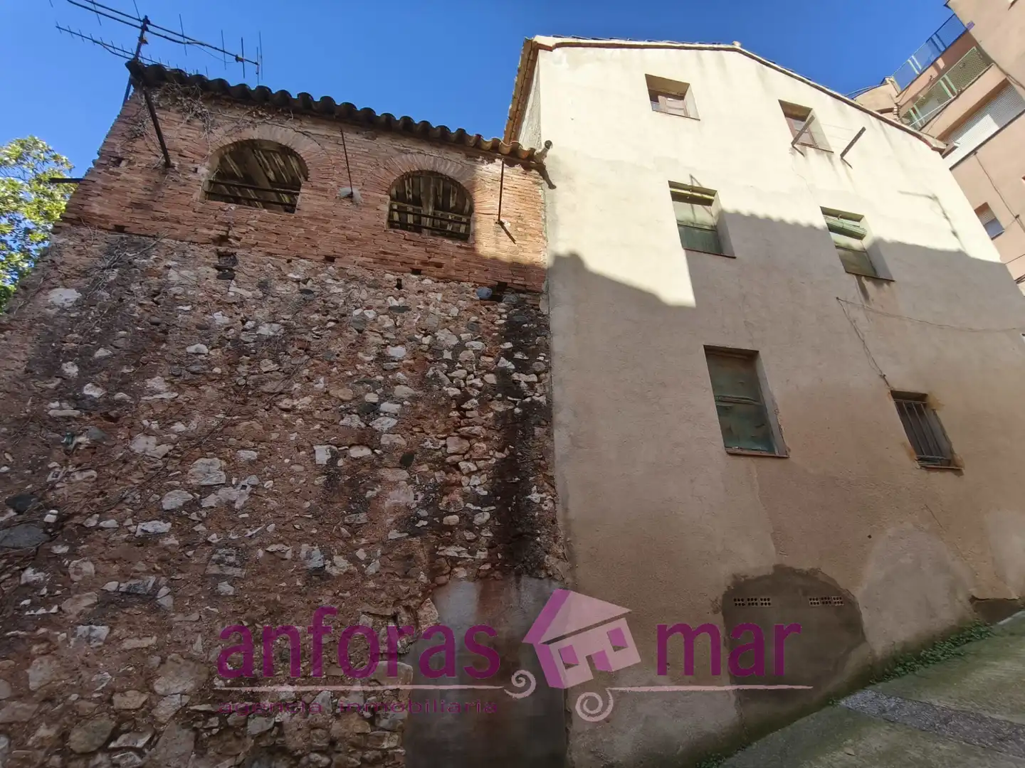 Exterior view of Buildings for sale in La Riba