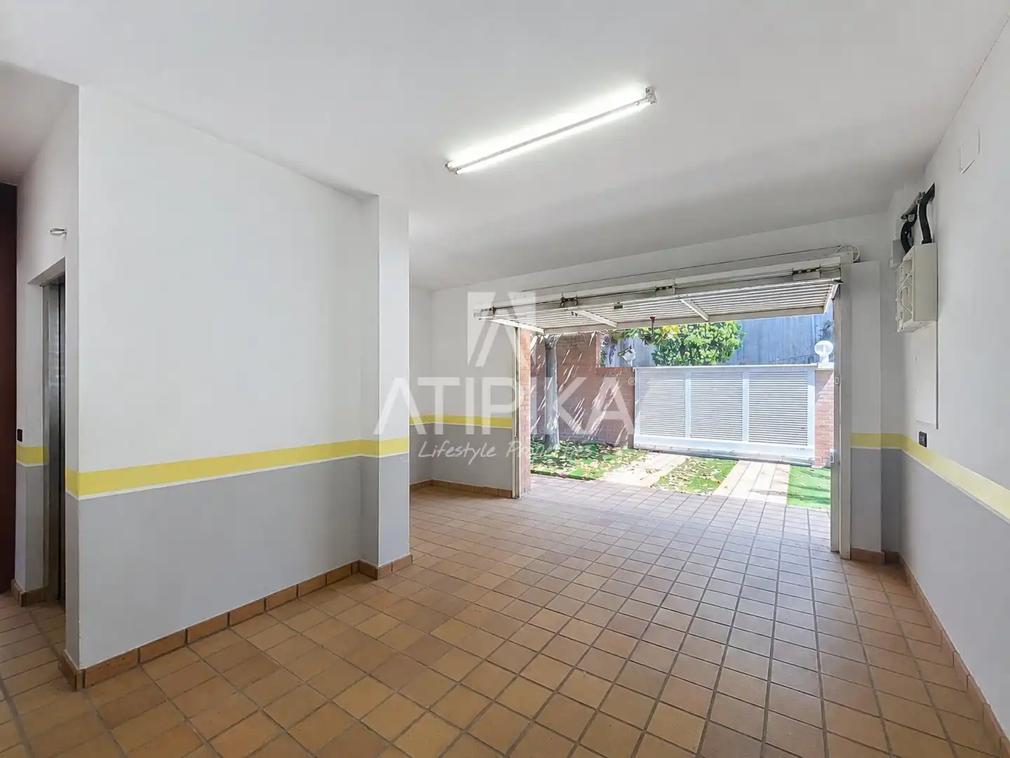 Aparcament de Casa o xalet en venda en Blanes amb Terrassa, Piscina i Forn