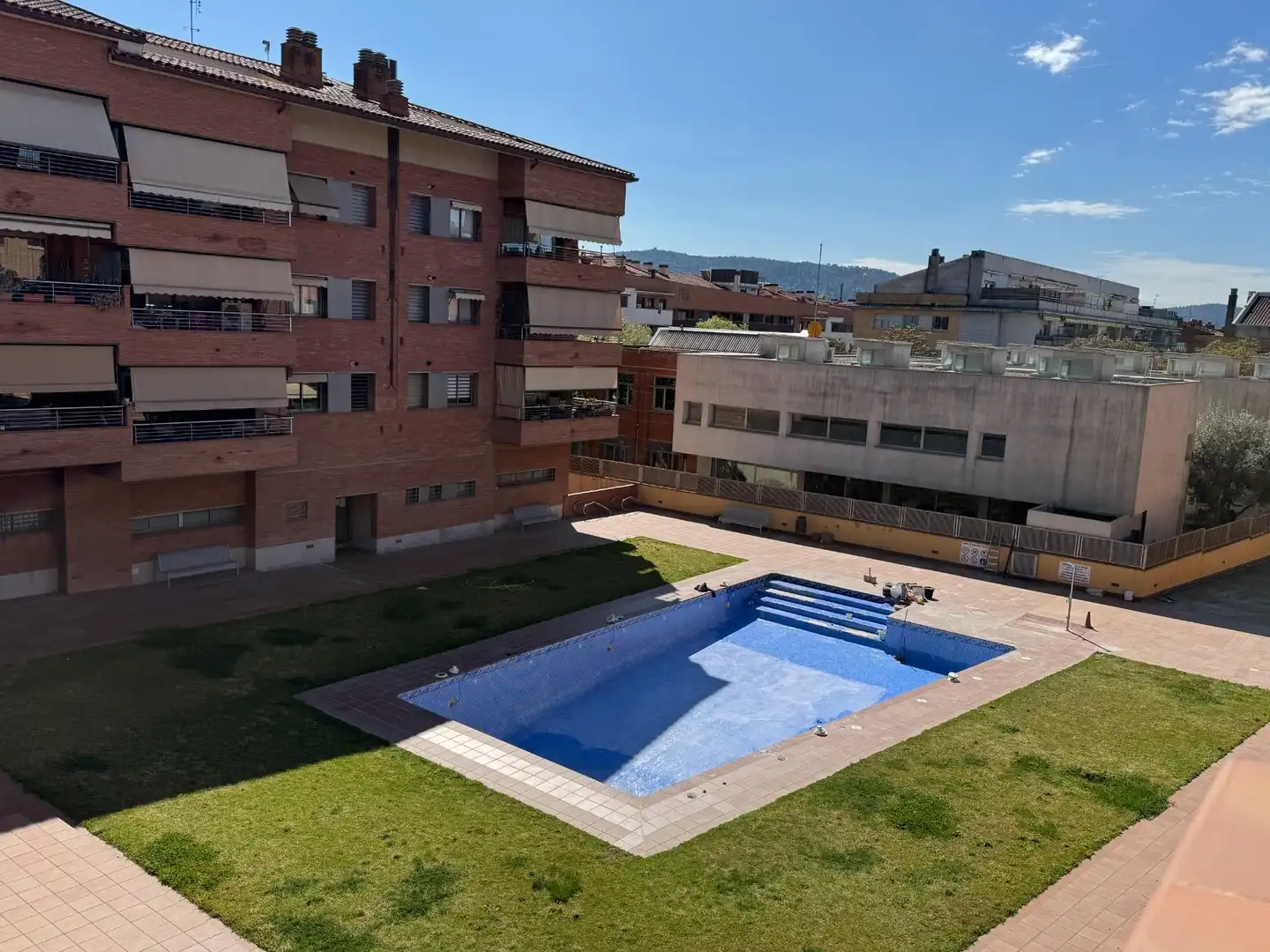 Schwimmbecken von Wohnung zum Verkauf in Cardedeu mit Klimaanlage, Heizung und Privatgarten