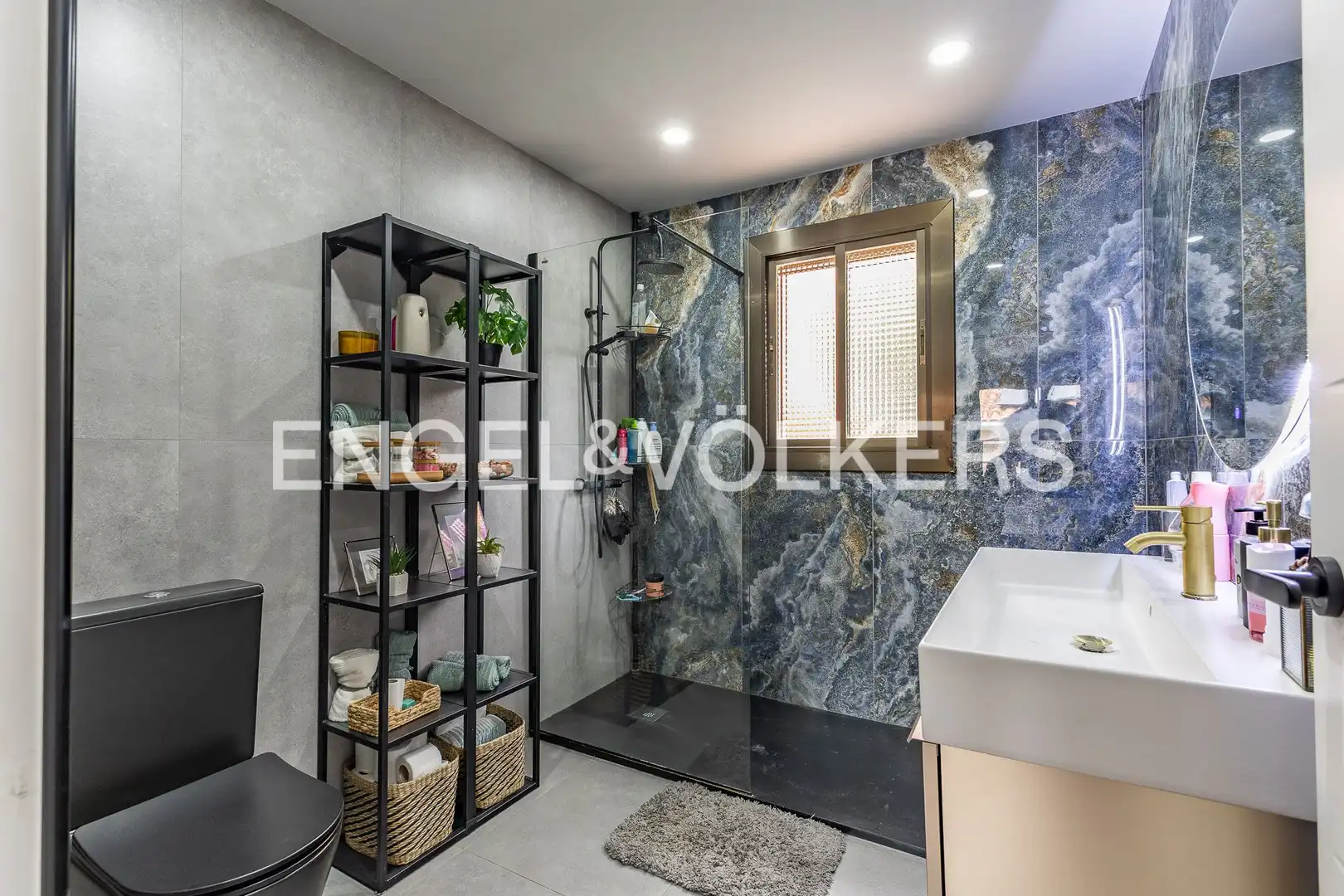 Baño de Casa adosada en venta en Terrassa con Aire acondicionado, Calefacción y Jardín privado