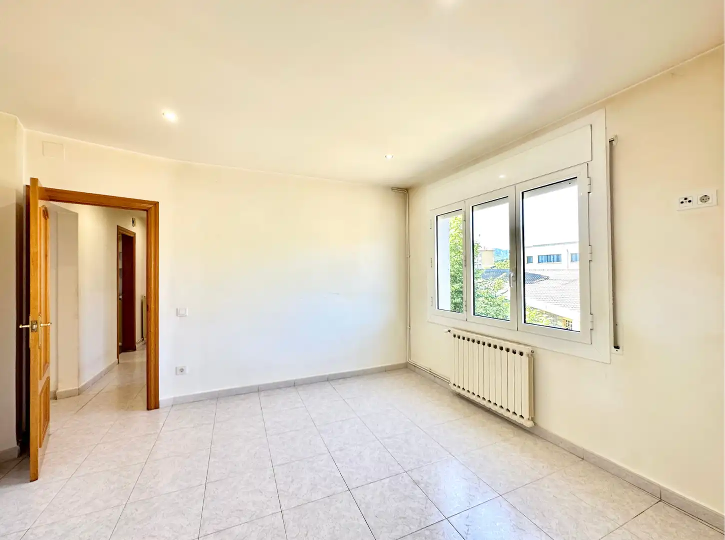 Schlafzimmer von Wohnung zum Verkauf in Torelló mit Heizung, Terrasse und Ofen