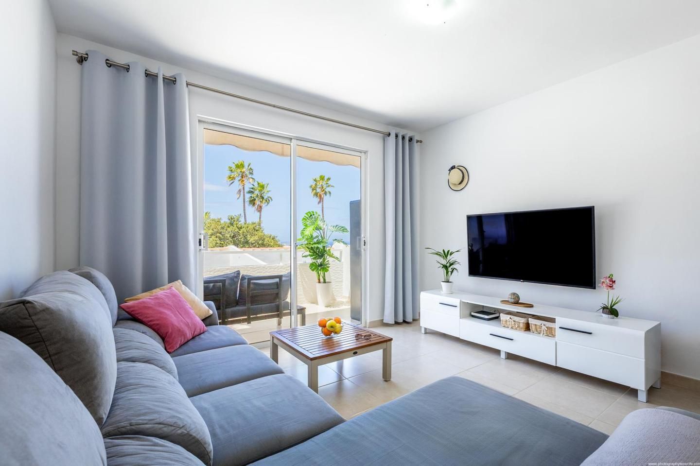 Living room of Apartment to rent in Adeje  with Terrace, Furnished and Balcony