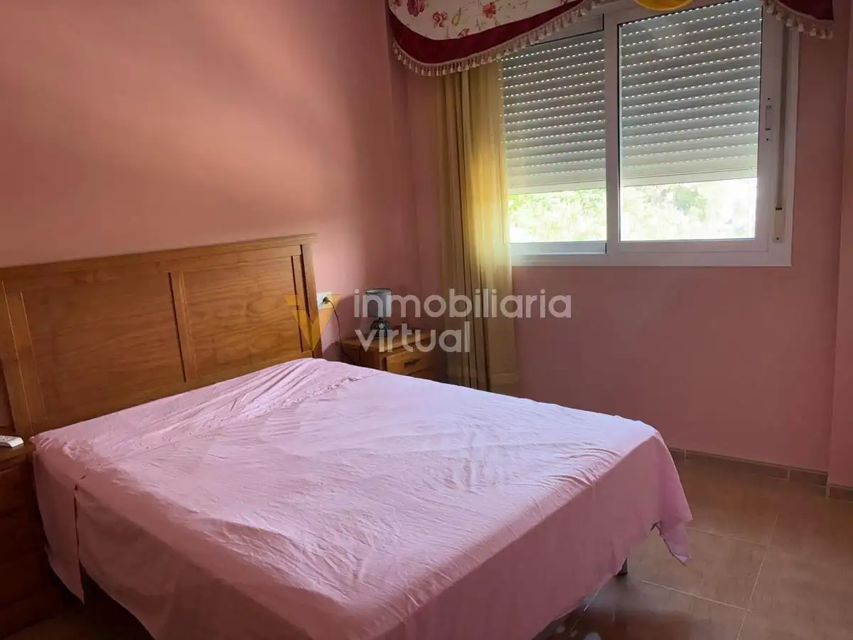 Habitación de Piso en venta en Cabra con Amueblado