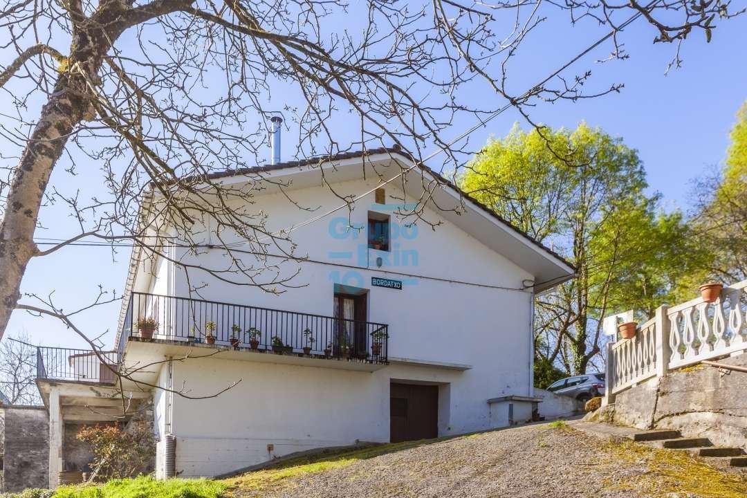 Vista exterior de Finca rústica en venda en Oiartzun amb Calefacció, Terrassa i Balcó