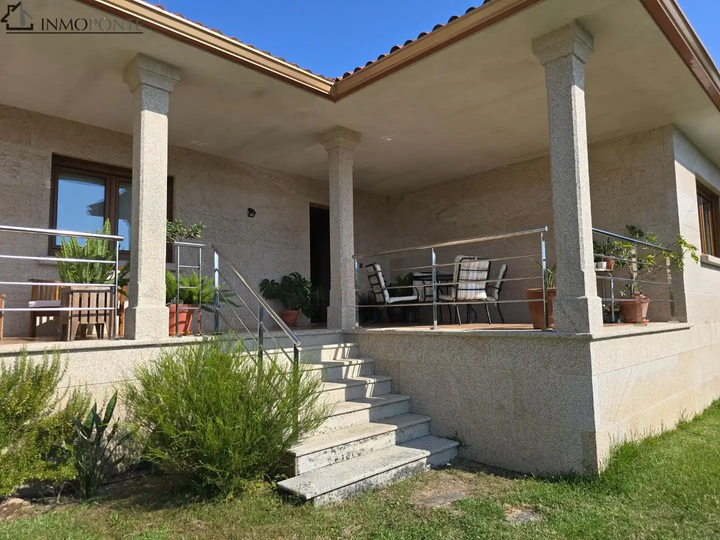 Terrassa de Casa o xalet en venda en Pontevedra Capital  amb Calefacció, Jardí privat i Terrassa
