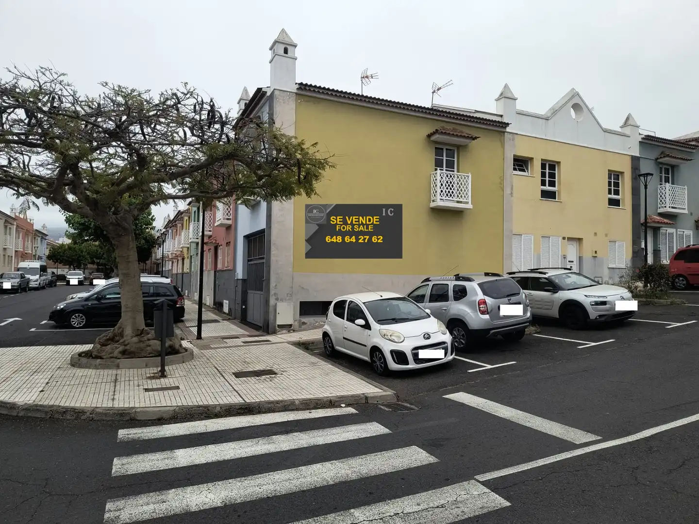 Außenansicht von Einfamilien-Reihenhaus zum Verkauf in Puerto de la Cruz mit Abstellraum, Ofen und Balkon