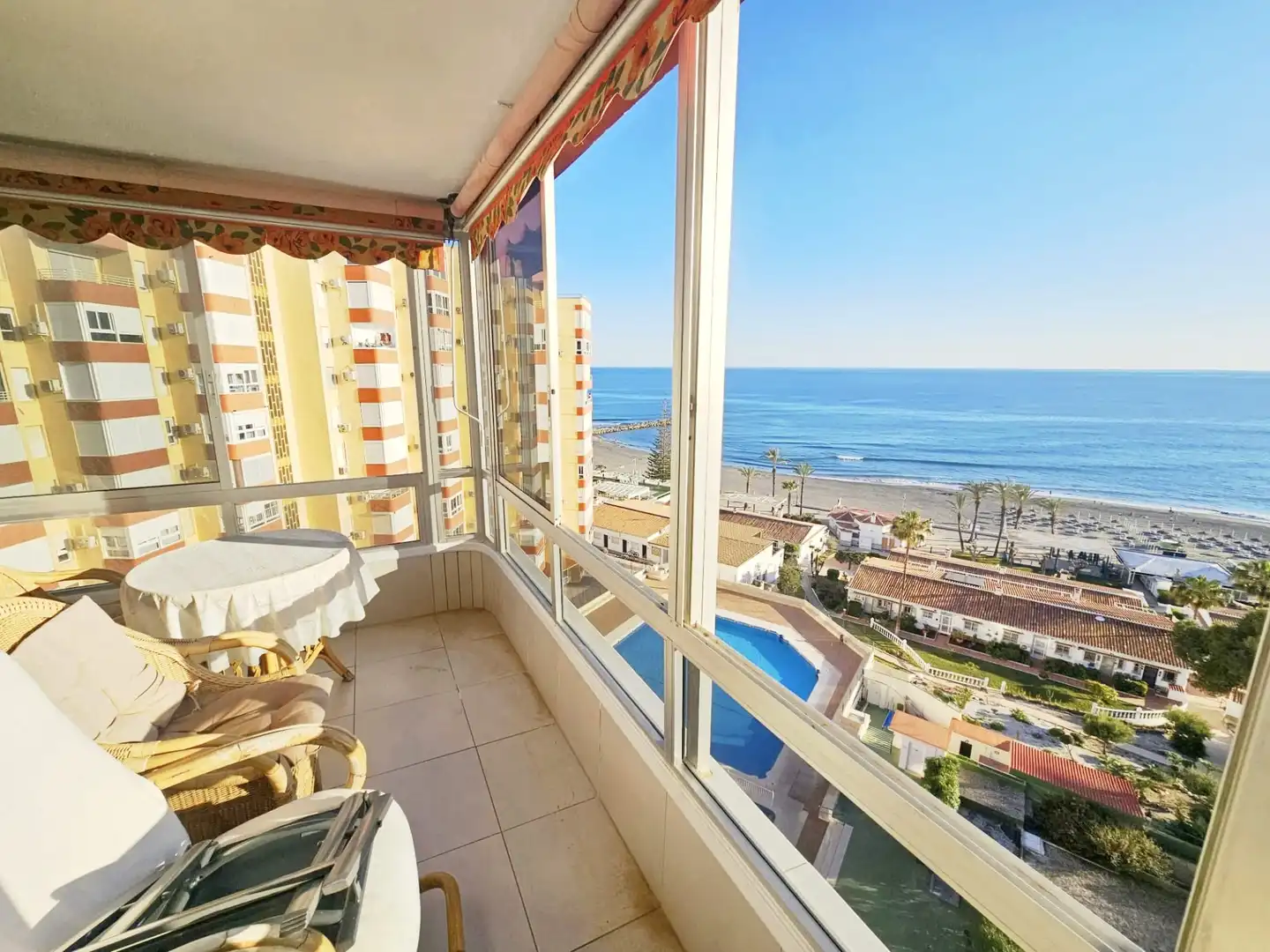Habitación de Apartamento en venta en Torrox con Amueblado y Piscina comunitaria